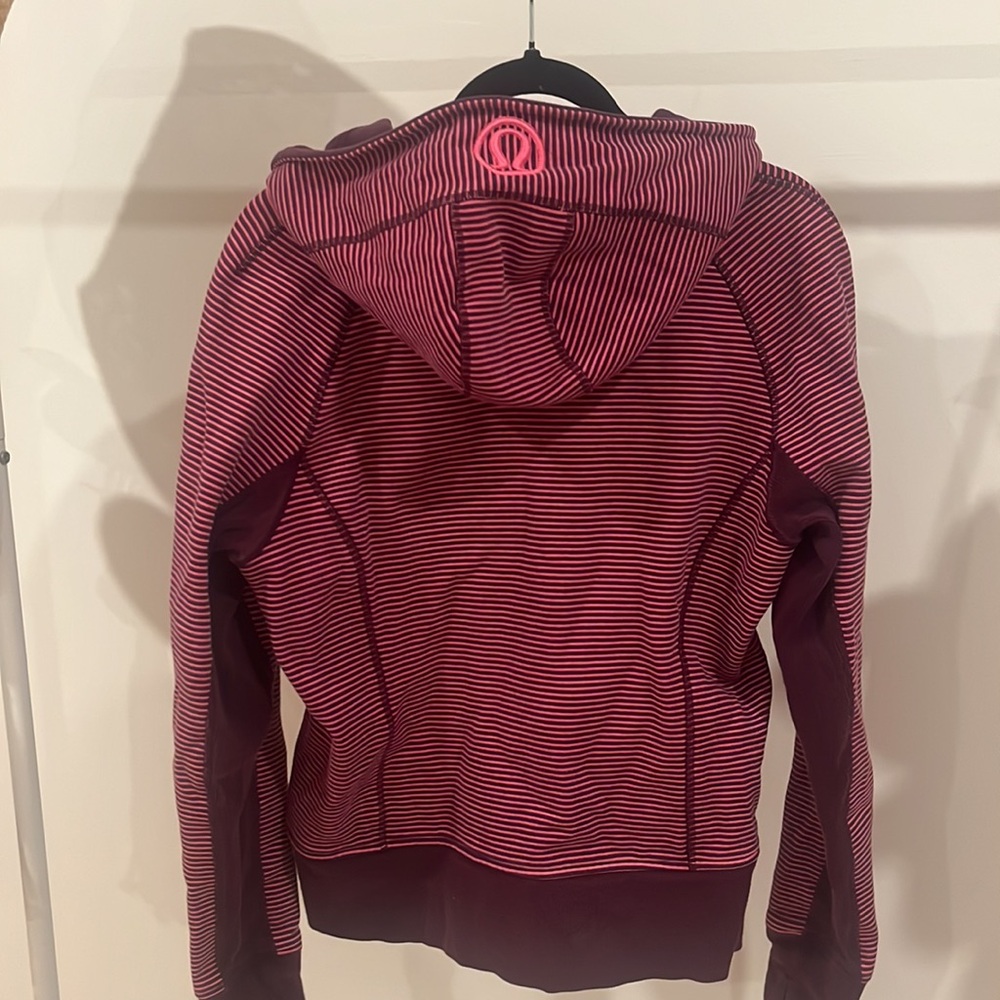 Lululemon Women’s Pink Striped Scuba Hoodie w/Thumb Holes, Size B6 - Picture 3 of 4